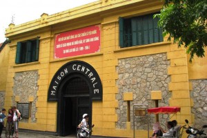 Khai mạc trưng bày  chuyên đề “Những thế hệ tù chính trị Nhà tù Hỏa Lò với Thủ đô Hà Nội”