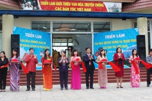 Khai mạc triển lãm “Văn hóa truyền thống và trang phục các dân tộc Việt Nam” tại Hà Nội