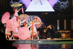 Triển lãm tranh cổ động về văn hóa giao thông