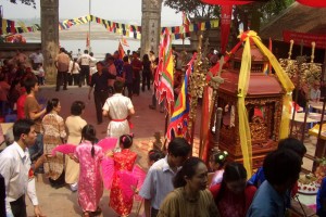 Hội làng Bát Tràng