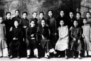 Gánh hát ‘đồng nữ’ đầu tiên của Việt Nam