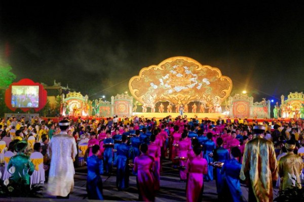 dem-hoang-cung-hue-2016-mo-rong-tren-nhieu-khong-gian-hoat-canh (1)