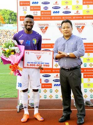 Hoàng Vũ Samson nhận danh hiệu “Cầu thủ xuất sắc nhất V.League tháng 4