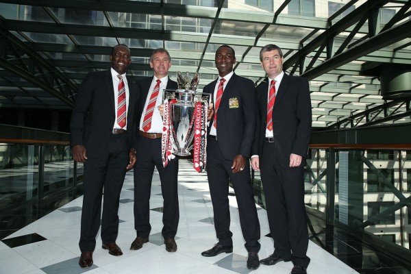 Người hâm mộ Hà Nội sẽ được giao lưu cùng Dwight Yorke và Bryan Robson 