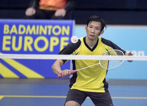 Badminton - Finnish Open 2016 - Men's Singles Final - Vantaa, Finland 10/4/16. Tien Minh Nguyen of Vietnam plays againts Kanta Tsuneyama of Japan. REUTERS/Antti Aimo-Koivisto/Lehtikuva ATTENTION EDITORS - THIS IMAGE WAS PROVIDED BY A THIRD PARTY. FOR EDITORIAL USE ONLY. NOT FOR SALE FOR MARKETING OR ADVERTISING CAMPAIGNS. THIS PICTURE IS DISTRIBUTED EXACTLY AS RECEIVED BY REUTERS, AS A SERVICE TO CLIENTS. NO THIRD PARTY SALES. NOT FOR USE BY REUTERS THIRD PARTY DISTRIBUTORS. FINLAND OUT. NO COMMERCIAL OR EDITORIAL SALES IN FINLAND.
