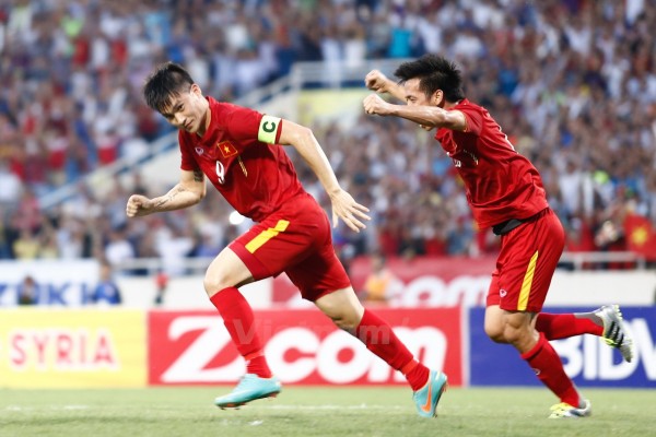 Công Vinh và Văn Quyết ghi bàn cho ĐTVN
