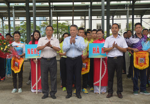 Lãnh đạo Sở VH-TT Hà Nội, Vụ Thể thao thành tích cao 2 (Tổng cục TDTT) cùng các đoàn tại Lễ khai mạc