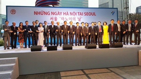 Đoàn đại biểu tham dự các hoạt động