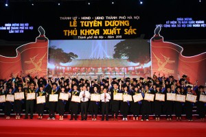 Vinh danh 100 thủ khoa xuất sắc của Thủ đô năm 2016
