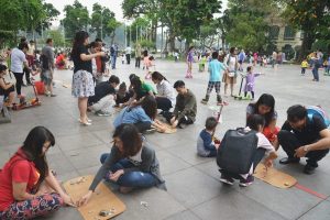 Trở về tuổi thơ với trờ chơi dân gian