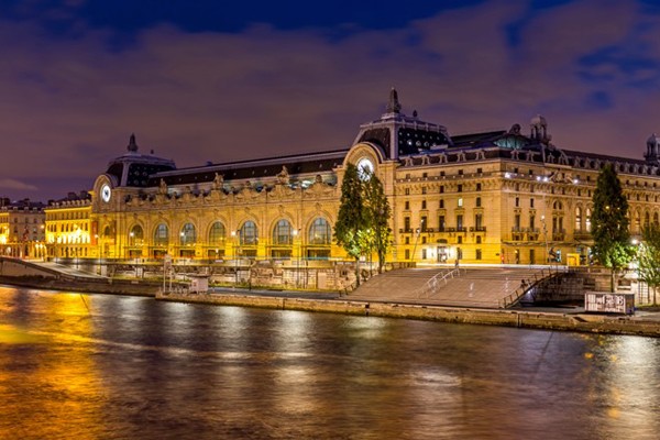 Từ một nhà ga lửa, Musée d'Orsay (Paris) giờ đây trở thành một bảo tàng nghệ thuật tuyệt đẹp của Pháp.