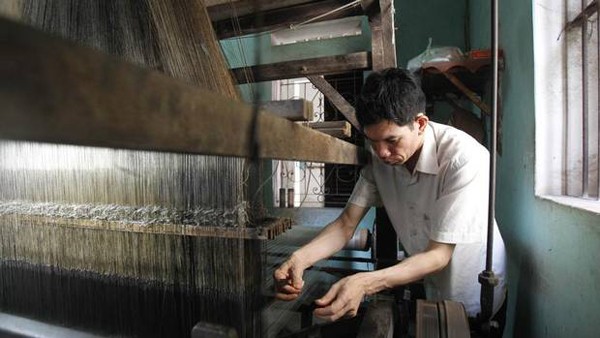 Dệt lụa Vạn Phúc