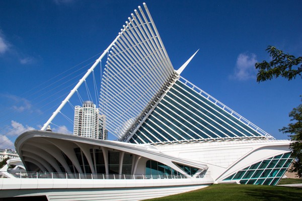 "Đôi cánh" của Bảo tàng Nghệ thuật Milwaukee được gấp vào và mở ra hàng ngày.