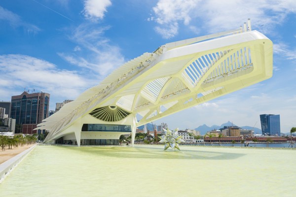 Nhiều du khách cho rằng Bảo tàng Tương lai ở Rio de Janeiro là sự kết hợp giữa một con khủng long và một cái máy điều hòa không khí khổng lồ...