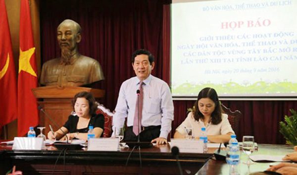 Thứ trưởng Huỳnh Vĩnh Ái tại cuộc họp báo