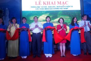 Khai mạc triển lãm “Lễ hội – Bản sắc, Quá khứ và hiện tại các vùng miền quê hương Việt Nam”