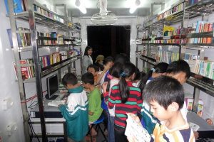 Ô tô thư viện lưu động hỗ trợ bạn đọc khiếm thị