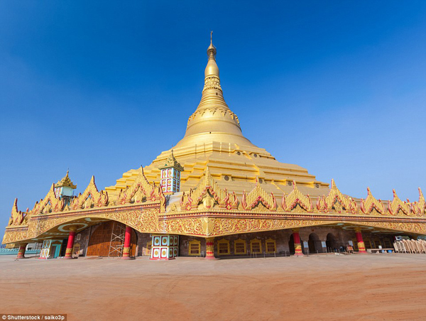 Chùa Global Vipassana tại Mumbai, Ấn Độ: Nằm ở phía tây nam của Mumbai với diện tích khoảng hơn 6 ha, ngôi đền này được coi là một kỳ quan kiến trúc của thế kỷ 21. Ngôi chùa được hoàn thành vào tháng 11/2008 sau 11 năm xây dựng