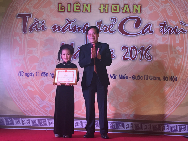 Giải thí sinh trẻ tuổi nhất: Nguyễn Thục Trinh (7 tuổi) (CLB Ca trù Lỗ Khê) đồng thời cũng đạt Giải B
