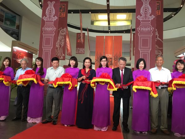 Cắt băng khai mạc Triển lãm "Linh vật Việt"