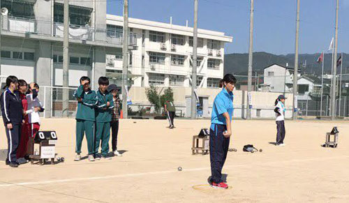 VĐV Vũ Thị Trang thi đấu tại giải đấu kỷ niệm 10 năm thành lập Liên đoàn bi sắt tỉnh Kochi