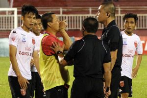 Bộ VHTTDL yêu cầu chấn chỉnh giải Bóng đá V-League 2017