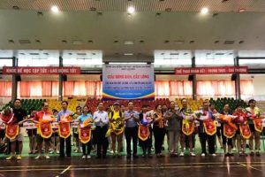 Khai mạc giải cầu lông, bóng bàn công nhân viên chức lao động, lực lượng vũ trang và sinh viên quận Cầu Giấy năm 2016