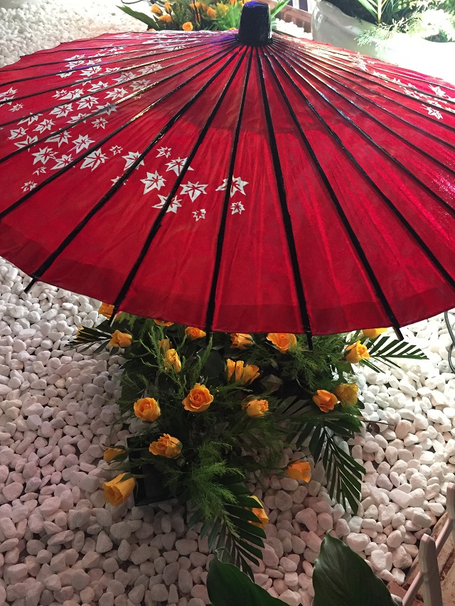 Xen kẽ với hoa Anh đào là những loài hoa của Việt Nam