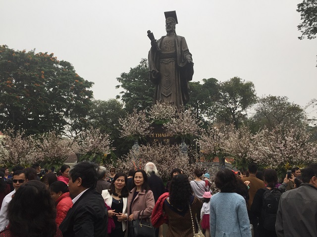 Dường như không khu vực nào vắng người xem