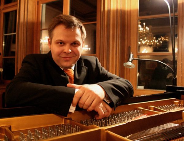 Nghệ sĩ piano Hinrich Alpers. Nguồn: musicaltoronto.org
