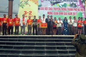 Chương Mỹ:  3 Huy chương vàng và 1 Huy chương bạc tại giải bơi chải truyền thống thành phố năm 2017