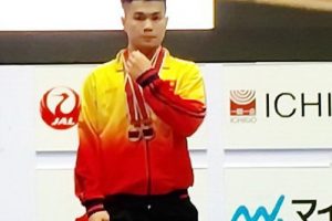 Lực sĩ Lại Gia Thành giành HCV tại giải cử tạ trẻ thế giới 2017