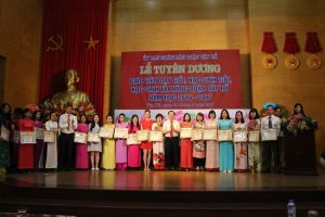 Quận Tây Hồ tuyên dương khen thưởng giáo viên, học sinh giỏi năm học 2016-2017