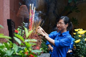 Đoàn Khối các cơ quan TP Hà Nội tri ân các cựu tù Hỏa Lò