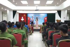 Trưng bày sách, báo kỷ niệm 70 năm Ngày Thương binh liệt sĩ (27/7/1947-27/7/2017)
