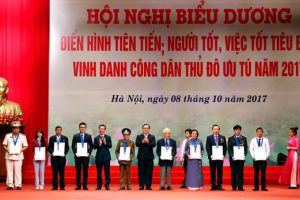 Biểu dương điển hình tiên tiến; Người tốt, việc tốt tiêu biểu và vinh danh 10 công dân Thủ đô ưu tú năm 2017