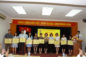 Hoàn Kiếm trao giấy chứng nhận cho 100 cơ quan, đơn vị, doanh nghiệp đạt chuẩn văn hóa