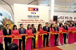 Khai mạc Triển lãm ảnh: Quan hệ Việt-Lào mãi mãi vững bền hơn núi, hơn sông