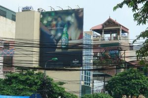 Kiên quyết xử lý sai phạm và đưa hoạt động quảng cáo ngoài trời vào nề nếp