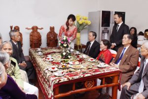 Để trút bỏ gánh nặng tiệc cưới