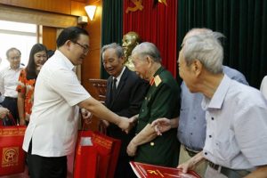Gặp mặt thân mật chiến sĩ Việt Minh thành Hoàng Diệu