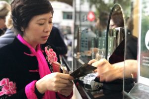 Văn Miếu – Quốc Tử Giám ra mắt biển chỉ dẫn mới và hệ thống thuyết minh tự động phục vụ khách tham quan