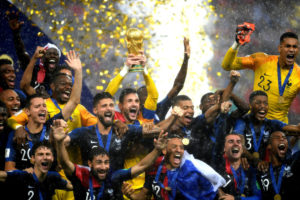 Những hình ảnh ấn tượng trong đêm Pháp đăng quang World Cup 2018