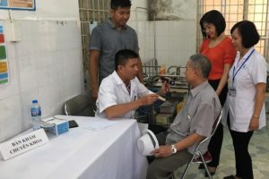 Phường Yên Hòa (Cầu Giấy) khám, cấp thuốc miễn phí cho 221 người có công và thân nhân liệt sỹ