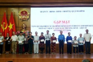 Quận Ba Đình tặng 100 suất quà tới các gia đình chính sách  có hoàn cảnh khó khăn