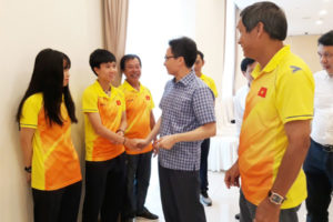 Phó Thủ tướng Chính phủ Vũ Đức Đam gặp mặt đội tuyển nữ Việt Nam