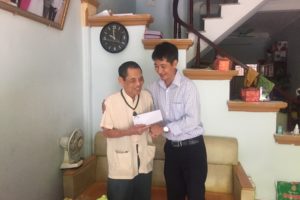 Thăm hỏi chiến sĩ cách mạng bị địch bắt, tù đày tại Nhà tù Hỏa Lò có hoàn cảnh khó khăn