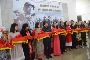 Triển lãm ảnh “Những bức ảnh đi cùng năm tháng”