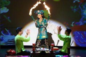 Dâng hương ngày hóa Đức Thánh Tản Viên và thực hành tín ngưỡng thờ Mẫu Tứ Phủ người Việt