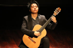Thưởng thức đêm độc tấu guitar của “thần đồng âm nhạc” Trần Tuấn An tại Hà Nội